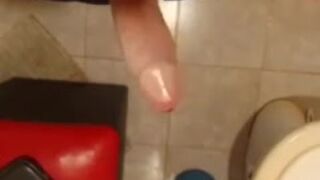 A chico la da verguenza mostrar su polla sin cortar