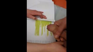Mi piace succhiare e massaggiate il cazzo stammi a guardare...